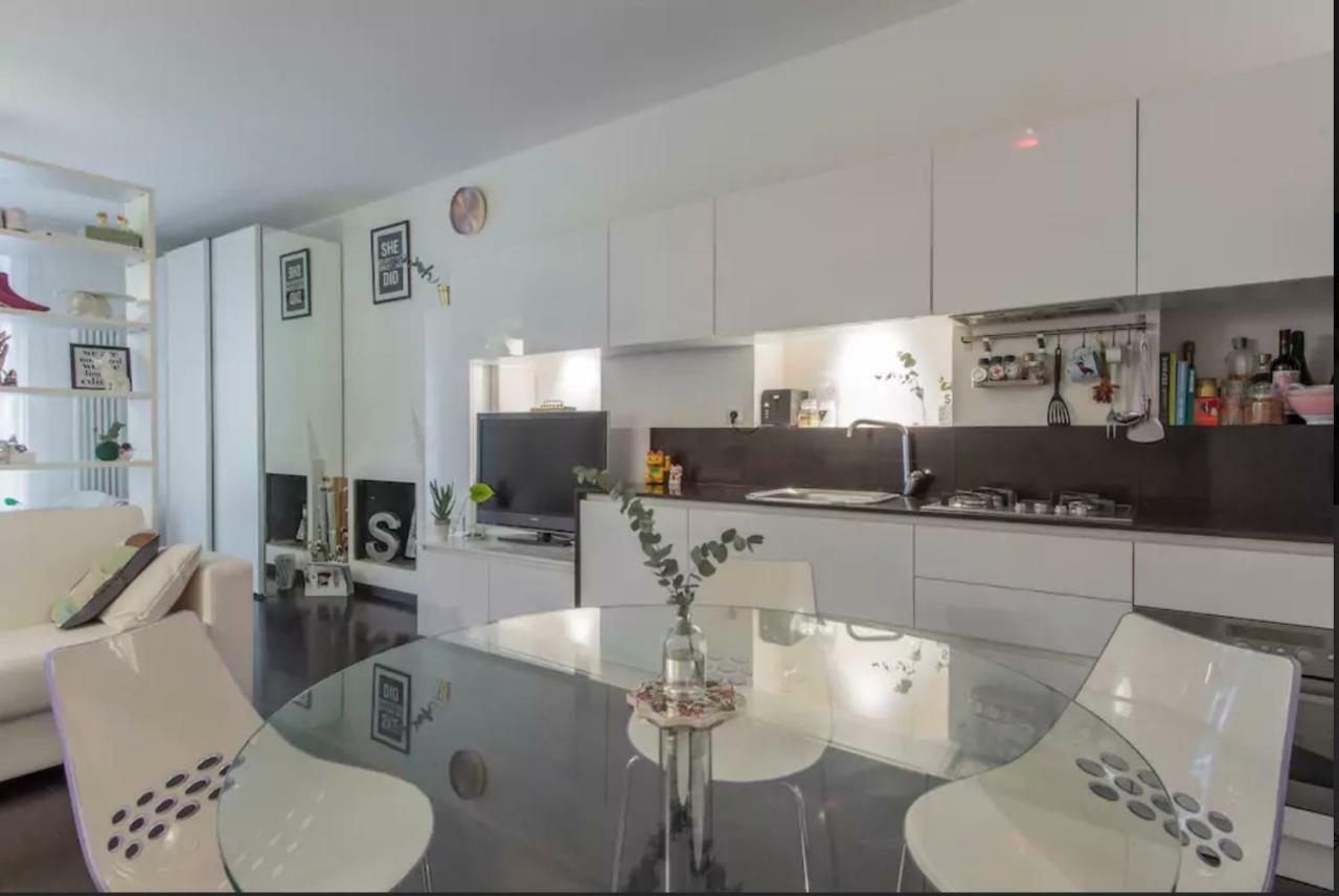 Lovely Apartment In The Heart Of Milan Milão Exterior foto